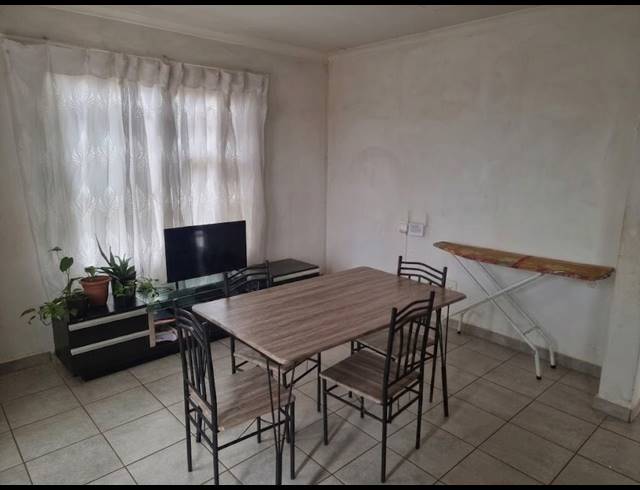 2 BEDROOM HOUSE FOR SALE IN STRETFORD